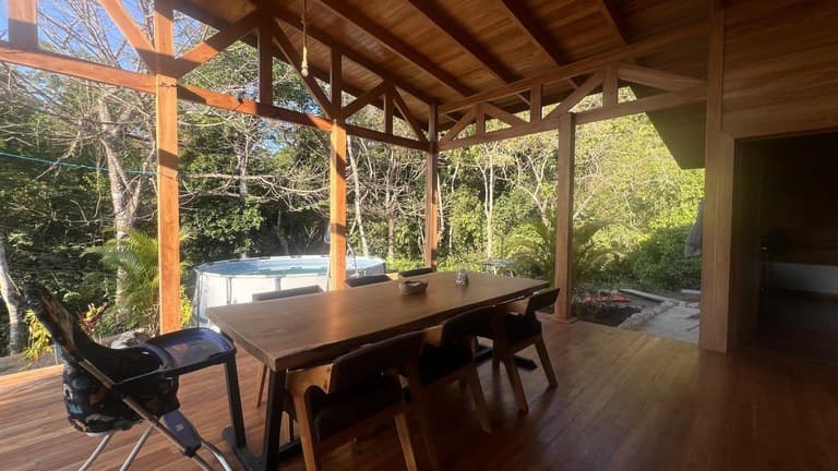 Casa Contemporánea de Madera Natural, Cabaña y Dos Lotes Adyacentes en Venta en la Zona Azul de Hojancha, Guanacaste.