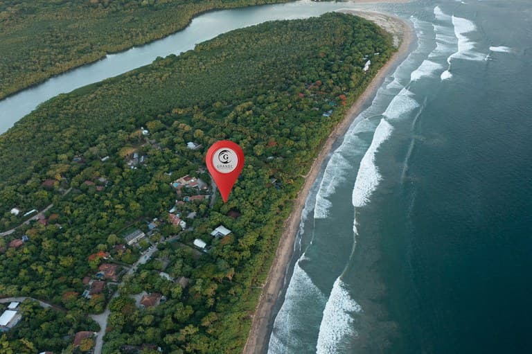 Casa Jacaranda: Brand new home on the beach access in Palm Beach Estates, Playa Grande