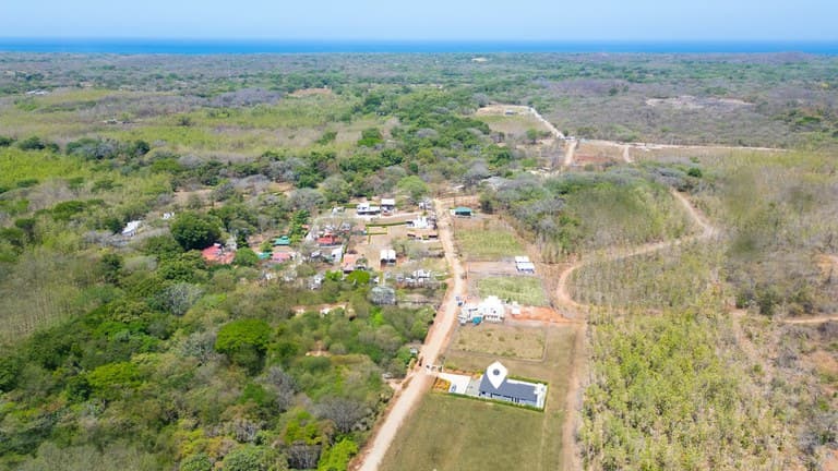 Casa Mademoiselle: Modern Oasis near Avellanas